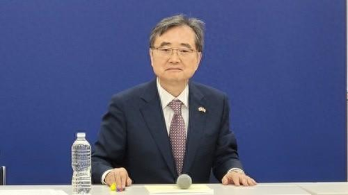 韩国外长赵显 央视新闻图片