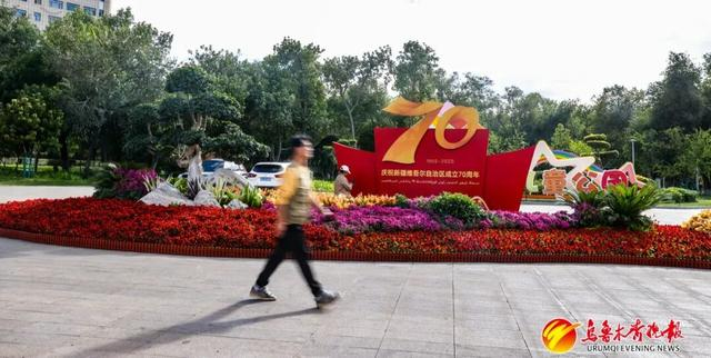 儿童公园门口打造的街头景观。