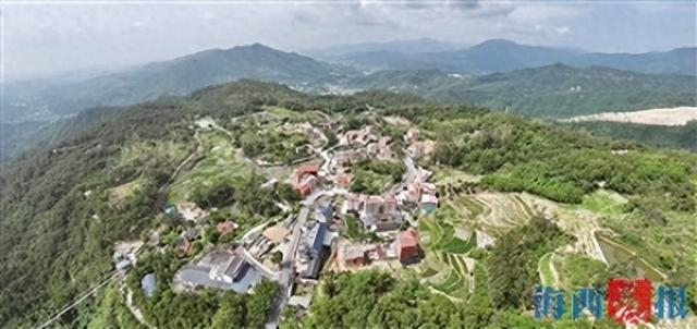 顶村村走出生态旅游与特色农业融合的乡村振兴之路。马火根 摄