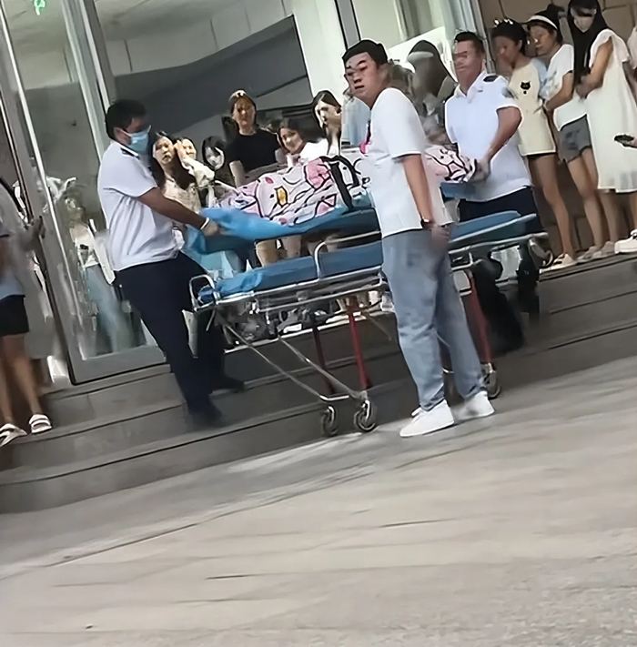 医院回应“一高校疑有女生校内分娩”：当天确有接诊