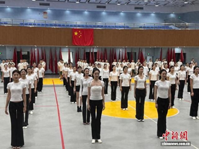 图为十五运会开幕式仪式排练现场。 黄子桐 摄