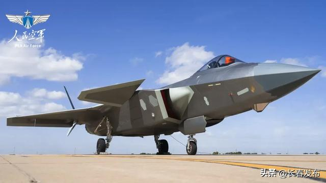 △歼-20 刘昆衡 摄