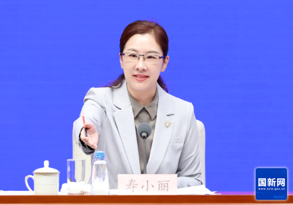 寿小丽邀请记者提问（栾海军 摄）