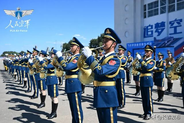 △空军军乐队现场巡演 余红春 摄