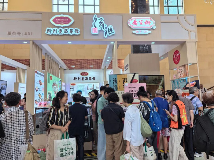 潘洁摄