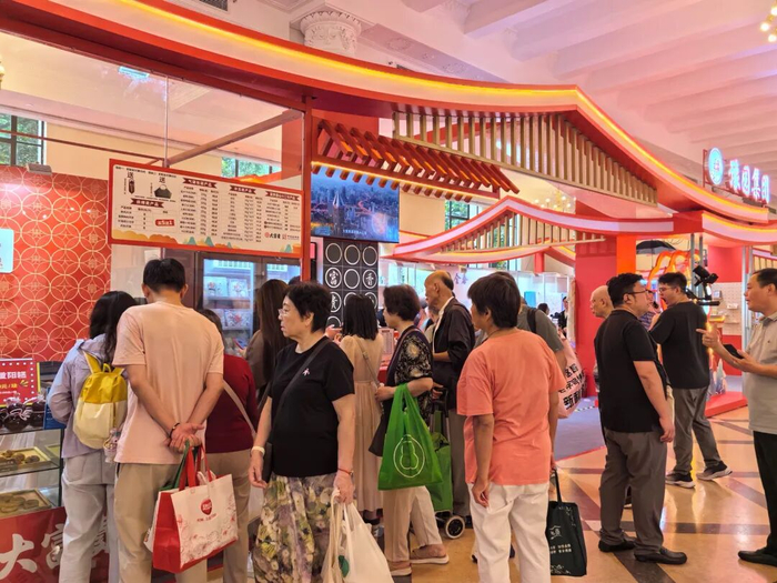 潘洁摄