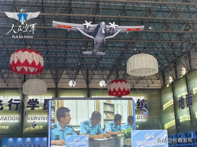 △模拟跳伞体验 马雪宁 摄