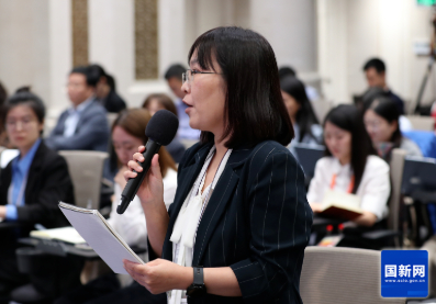 人民日报记者提问（赵一帆 摄）