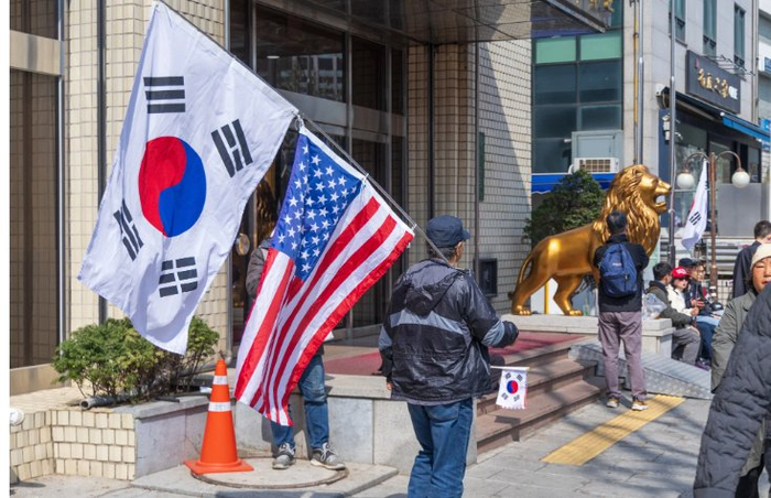 “韩国正跟美国艰难谈判，反华游行会坏了大事”
