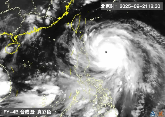 9月21日18时30分，台风“桦加沙”的卫星影像 国家卫星气象中心风云四号卫星天气应用平台截图