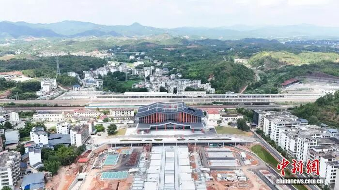 江西于都站新建站房投入运营
