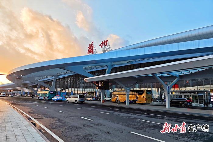 兰州中川国际机场T3航站楼。摄影：曹昱