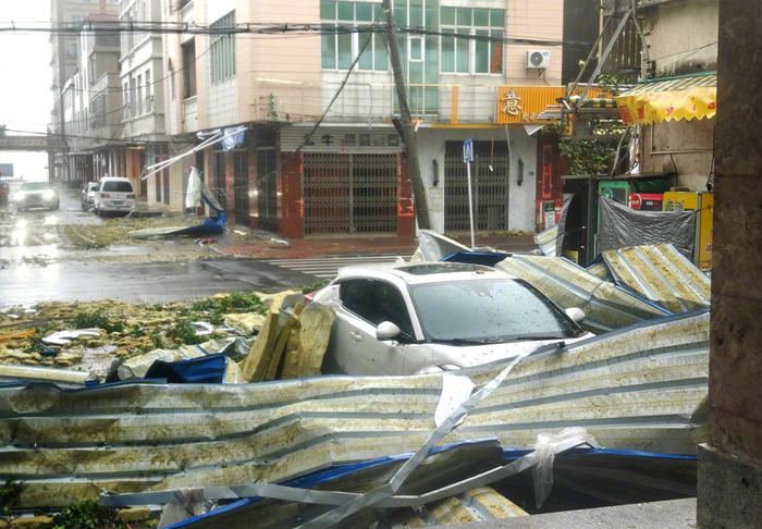 臺風(fēng)“樺加沙”在陽江海陵島登陸。人民網(wǎng) 圖