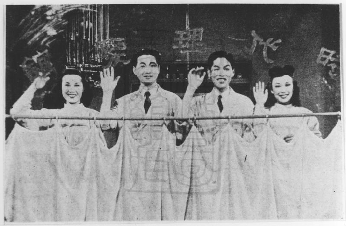 《假凤虚凰》的最后一幕，女主和她的闺蜜来到了男主工作的理发店，成为了自食其力的劳动者
