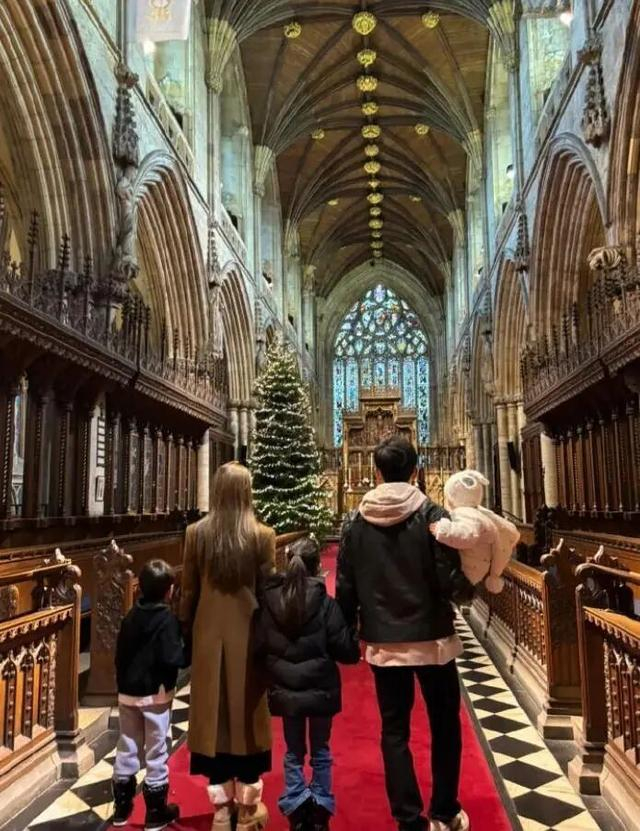 来源：潮新闻·钱江晚报记者 刘睿阳综合自当事人社交平台、@新浪娱乐、网友评论、此前报道等