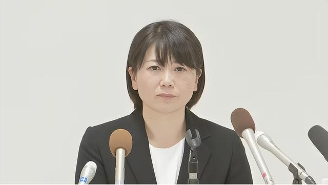 ▲小川晶召开发布会