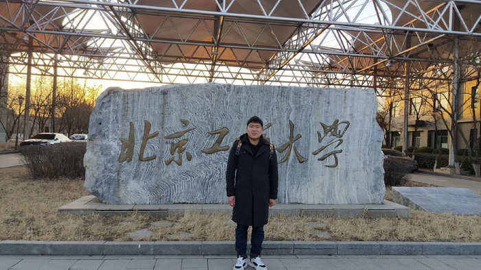 2023年，王金伟考入北京工商大学攻读法律硕士。 受访者供图