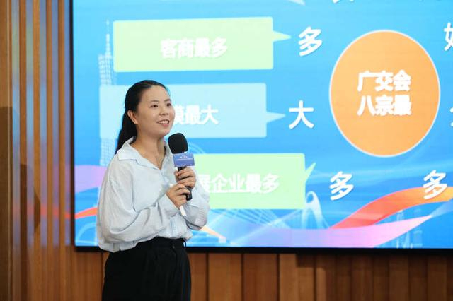 讲师给志愿者开展培训。主办方供图