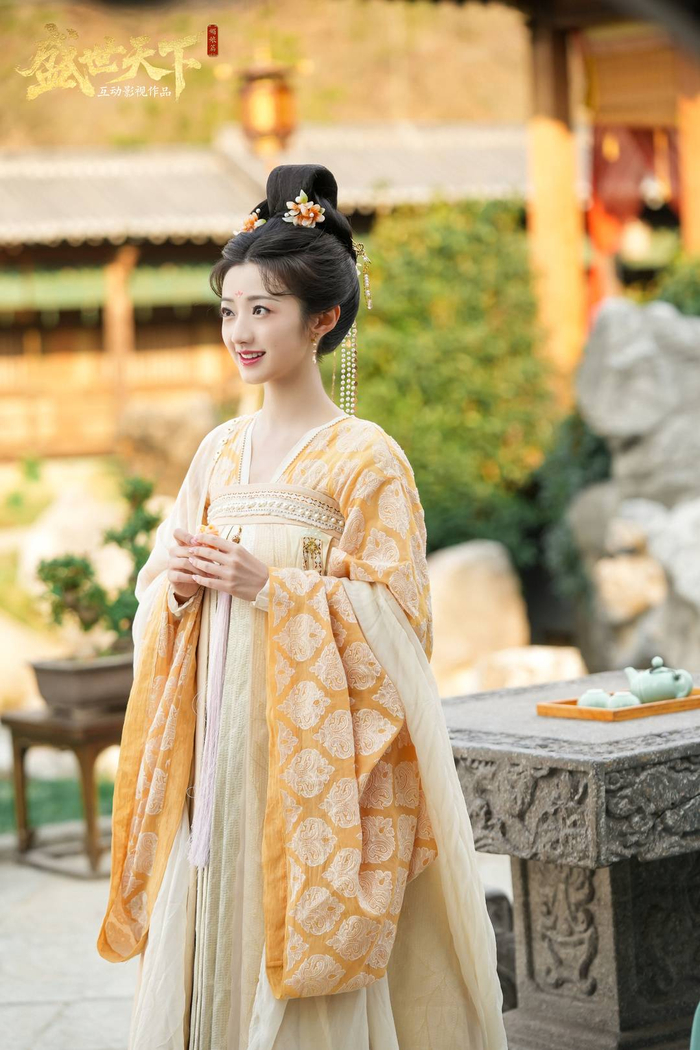 专访黄羿:《盛世天下》伍元照让我突破演技上限,四川女孩的自强刻在骨子里丨谈艺录|剧本|结局|赛道|电视剧_新浪新闻