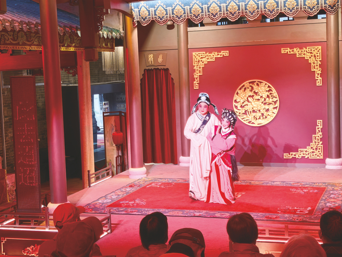     ▲“邕州神韵”新会书院地方戏曲周周演活动让观众领略粤剧、邕剧的魅力。（资料图片）    本报记者莫岚远 摄