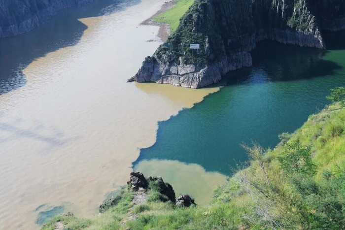       “黄河三湾”景区的黄洮交汇景观。新华社记者 马莎 摄