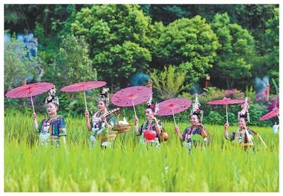 贵州黎平县肇兴侗寨，“村歌”队员参加比赛。吴光辉摄