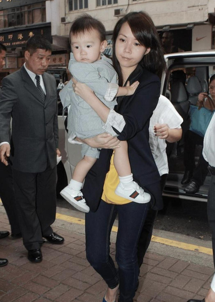 出生,那时候甘比已经出现,还生了女儿刘秀桦,说白了当时吕丽君就是