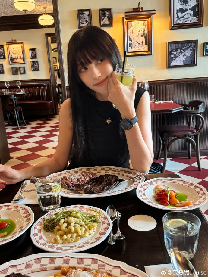 王丹妮分享美食