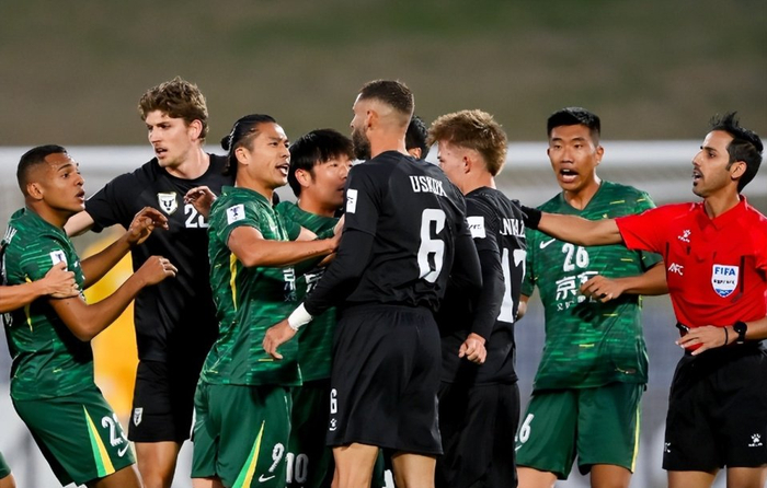 董路为国安哀叹：钱没少花+玩得也挺洋气 但是把脑袋拴在裤腰带上