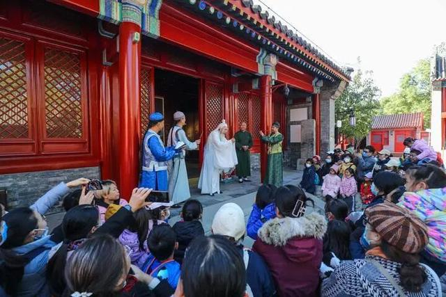 在宣南文化博物馆，《宣南往士》导览剧正在上演。宣南文化博物馆供图