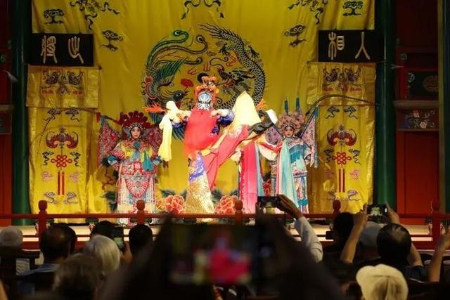 2025年西城区“会馆有戏”系列活动在湖广会馆正式鸣锣（2025年9月10日摄）。西城区委宣传部供图