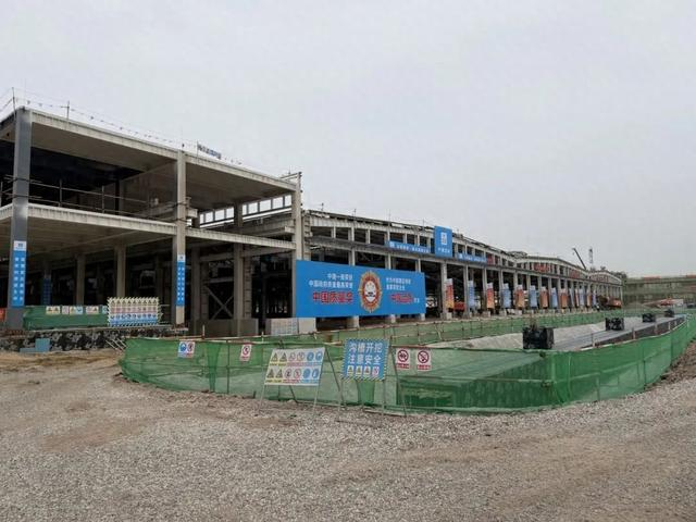 地铁22号线北京段平房停车场施工现场/记者拍摄