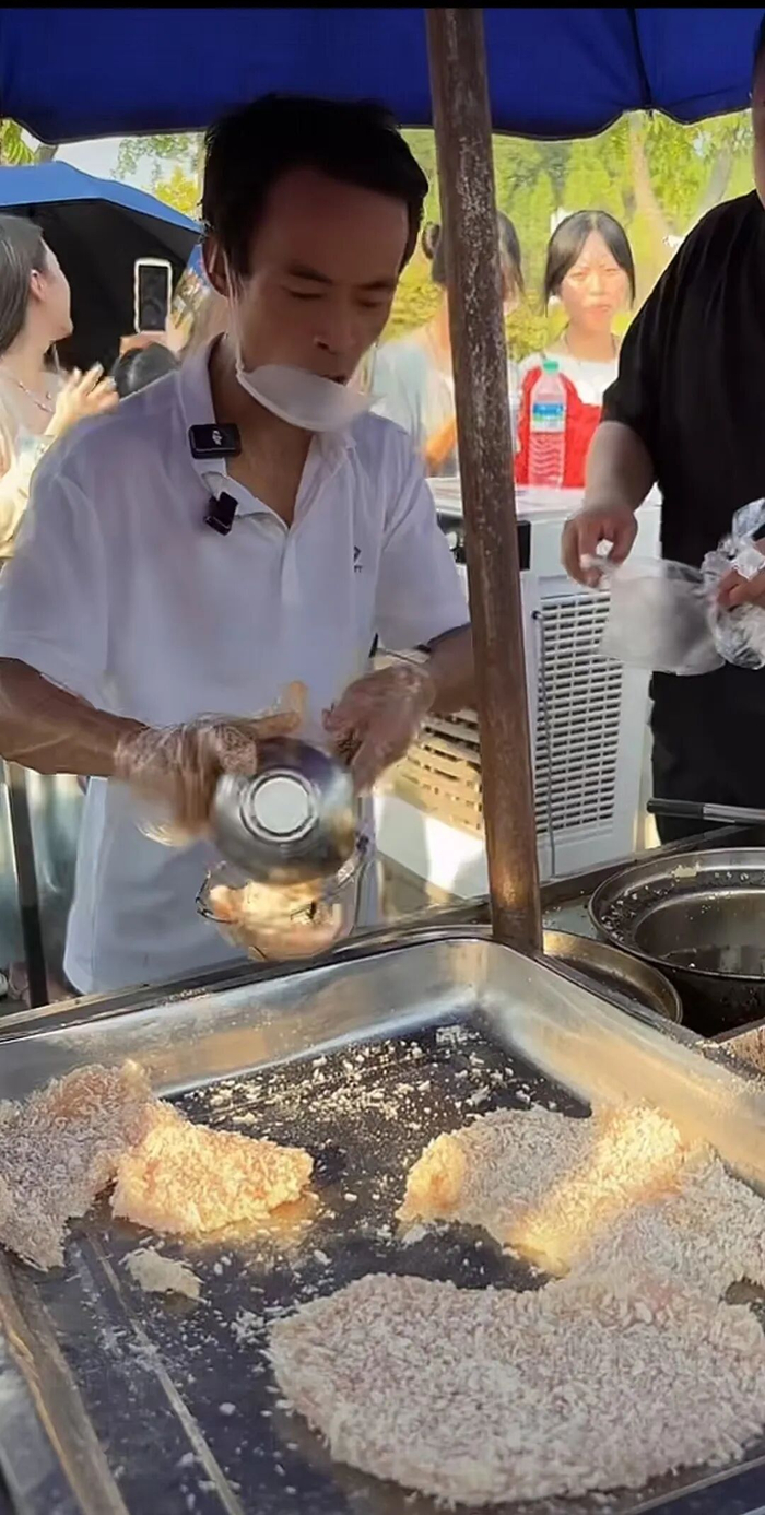 来源：景德镇（鸡排哥）10月4日直播截图