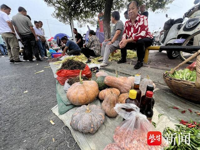 农产品都是滁州农民自家栽种的。 薄云峰 摄