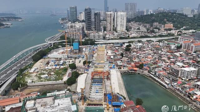 地铁3号线南延段沙坡尾站目前正全力推进基坑开挖。（厦门日报记者 陈立新 摄）