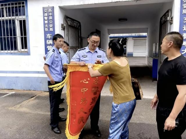 交警大队中队长执法现场被撞牺牲,生命定格在37岁