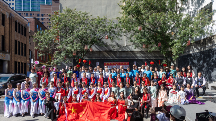 《琴音秋月》国庆中秋欢歌活动在蒙特利尔唐人街中山公园上演。受访者供图