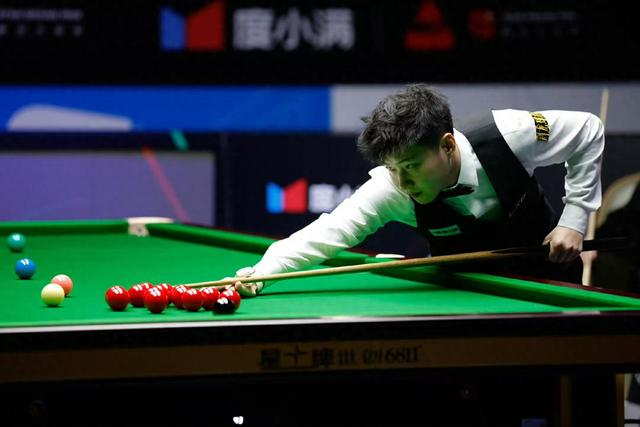 赵心童在比赛中。世界斯诺克巡回赛供图