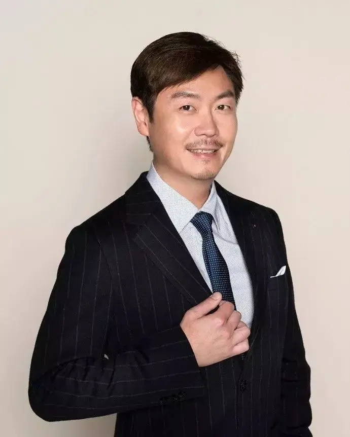 恋爱十年首度认爱,随时闪婚成暖男