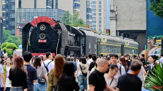 东郊记忆火车头市集。微信公众号“成都发布” 图