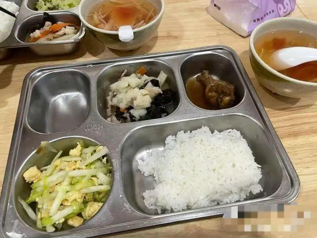 养老院内饮食（网友贴图）