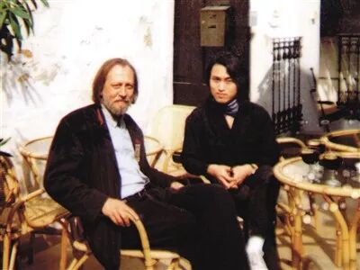 专访2025诺奖得主拉斯洛：他在世界文坛上已经驻足了很久