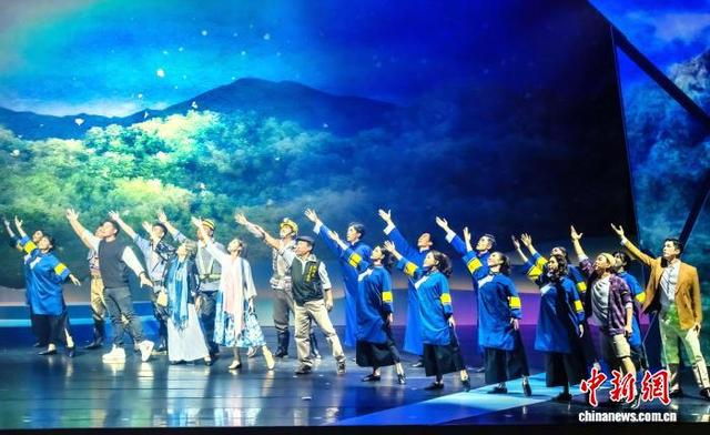 11日晚，台湾原创音乐剧《那一天，彩虹出现》在厦门闽南大戏院开演，图为剧照。厦门闽南大戏院 供图