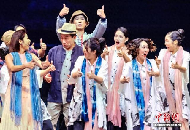 11日晚，台湾原创音乐剧《那一天，彩虹出现》在厦门闽南大戏院开演，图为剧照。厦门闽南大戏院 供图