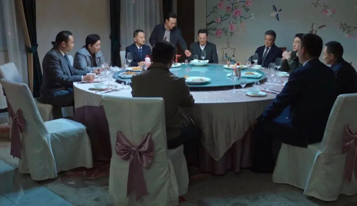 男性的应酬大多都是酒局。图/《狂飙》
