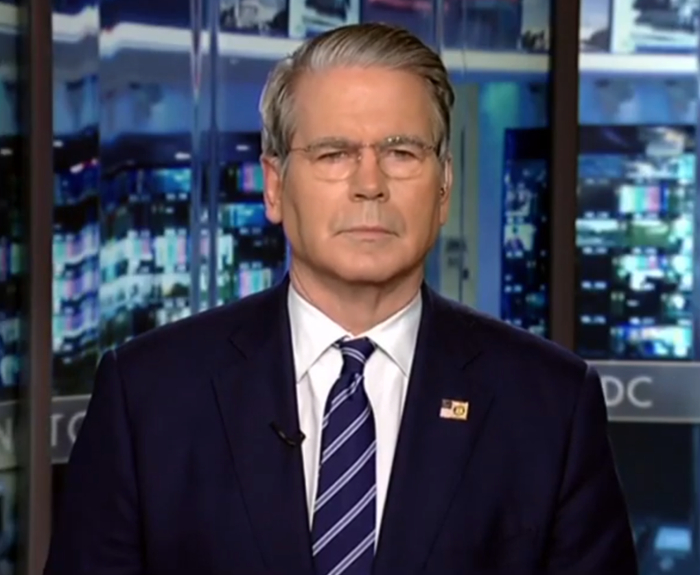 當(dāng)?shù)貢r(shí)間10月13日，貝森特接受美國?？怂股虡I(yè)頻道采訪。長承圖為美媒發(fā)布的認(rèn)事采訪視頻截圖