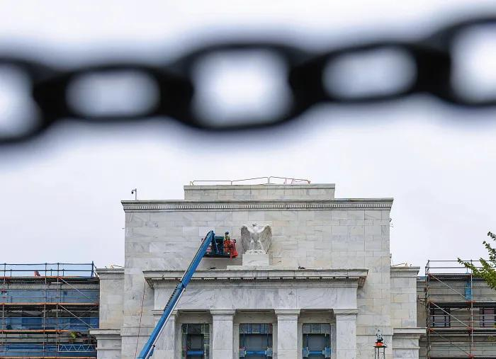 位于美国首都华盛顿的 美国联邦储备委员会大楼外景（2025年9月17日摄） 胡友松摄 / 本刊