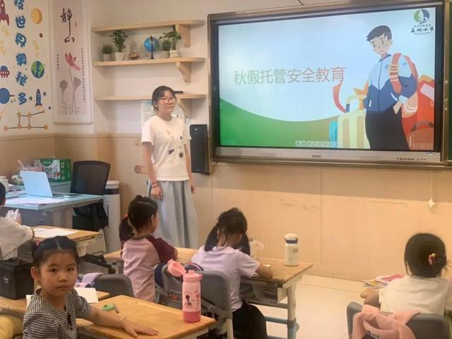 2025年9月28日，杭州市钱塘区云帆小学举行秋假托管三日营开班仪式。（图片来源：杭州市钱塘区云帆小学）