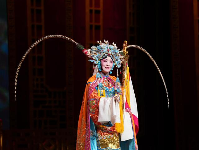 活动现场9大剧种的梅花奖得主们渐次上演。赵瑞瑞 摄