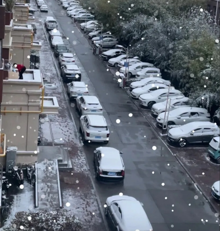 10月15日，黑龙江大庆市迎来今冬第一场雪。